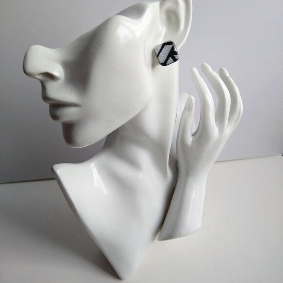 Handmade black / white polymer clay earrings. Boucles d'oreilles fait à la main - Picture 4 of 8